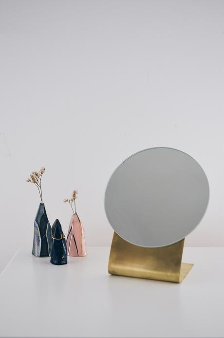 DIY-Anleitung für einen minimalistischen Spiegel aus Messing