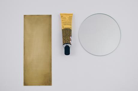 DIY-Anleitung für einen minimalistischen Spiegel aus Messing