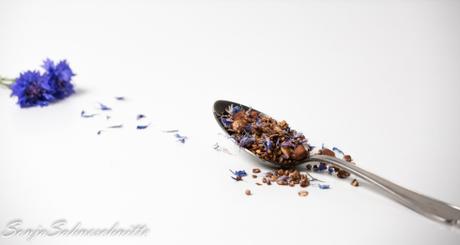 Wildblüten-Granola mit Kakao und Buchweizen – wildflower granola with cacao and buckwheat
