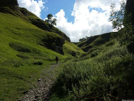 Rätselhafte Höhlen und stürmische Gipfel – Spätsommerliche Entdeckungen in den Derbyshire Dales