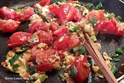 Rezept: Chinesisches Rührei mit karamellisierten Tomaten