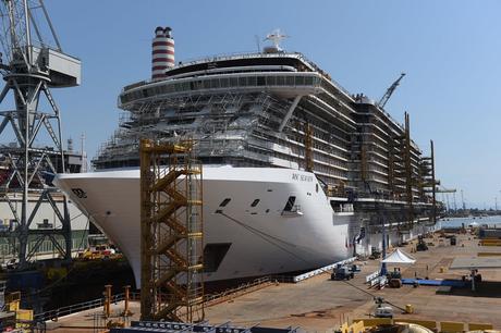 Kreuzfahrtschiff MSC Seaview bekommt Wasser unter dem Kiel