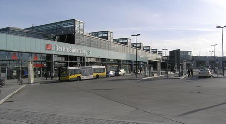 De Maizière auf dem Weg zum Stirnchip für Neugeborene