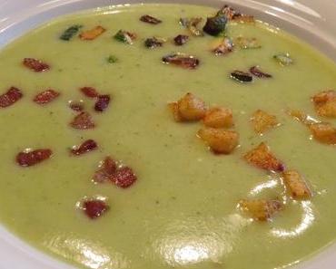 Zucchinisuppe mit dreierlei Croûtons