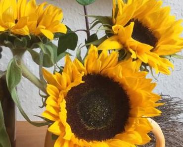 Friday-Flowerday – oder – Von Sonnenblumen und Miss Marple