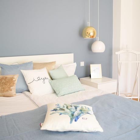 Schlafzimmer Gestaltung Interior - blau weiß beiger Schlaftraum