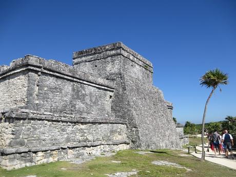13_El-Castillo-Maya-Ruine-Tulum-Cancun-Yucatan-Mexiko-Karibik-Meer