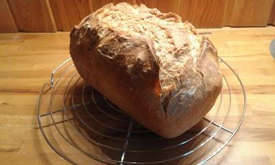 Landbrot mit Dinkel und Weizen