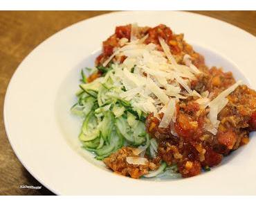 Zucchini-Spaghetti mit Geflügel-Bolognese