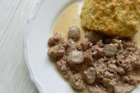 Buttermilchbrötchen mit Bratwurstsauce