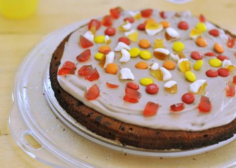Bunt belegte Cookie Torte: Süße Pizza für den Kindergeburtstag