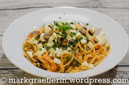 Feierabendküche: Spaghetti mit Oliven und Mozzarella – Spaghetti con olive e mozzarella