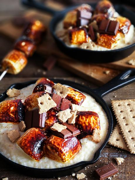 S'mores Couscous mit gerösteten Marshmallows, Schokolade & Keks