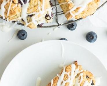 Blaubeer-Scones mit Zitronenfrosting
