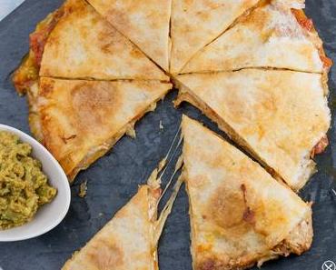 Hähnchen-Quesadilla mit Siracha Guacamole
