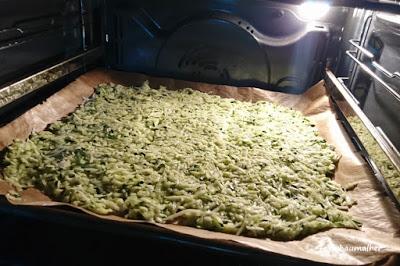 Pizza Boden aus Zucchini - Low Carb