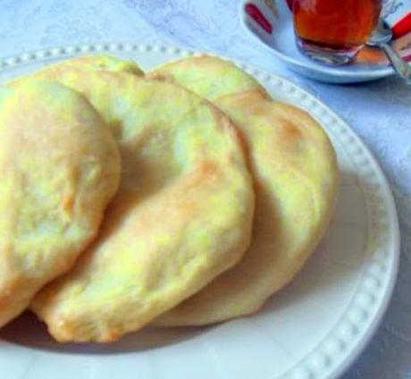 KÖMBE (FETTIGE FLADENBROT)