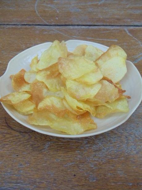 KARTOFFELCHIPS MIT ESSIG