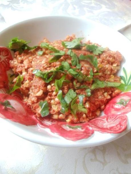 WALNUSS-BROTAUFSTRICH (MUHAMMARA)