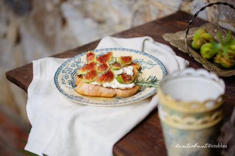 Rezept und Italiensehnsucht: Crostini mit Burrata und Feigen