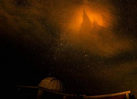 Unglaubliches Foto – Basilika spiegelt sich am Nachthimmel