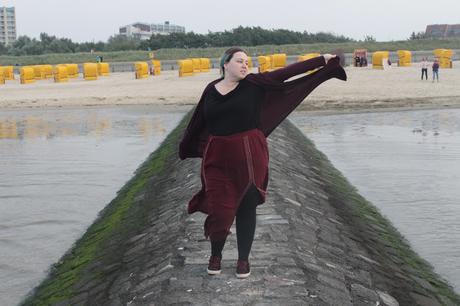 Outfit: Das Herbstmädchen und das Meer - ein Blick hinter die Kulissen eines Outfitshootings