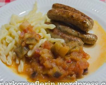 Feierabend-Küche: Nürnberger Rostbratwürstchen mit Apfel-Auberginen-Gemüse und Pasta