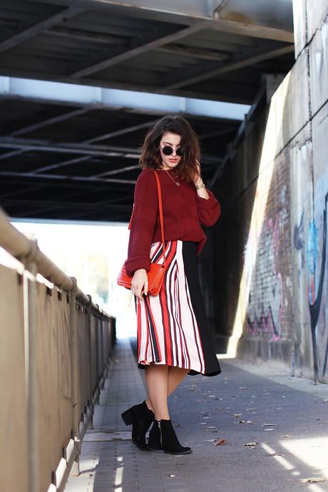 Striped Skirt Red Jumper midi skirt stripes color trend pantone 2017 autumn fall winter streetsttyle street style blog berlin samieze  