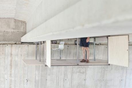Geheimes Designer-Studio versteckt unter einer Brücke