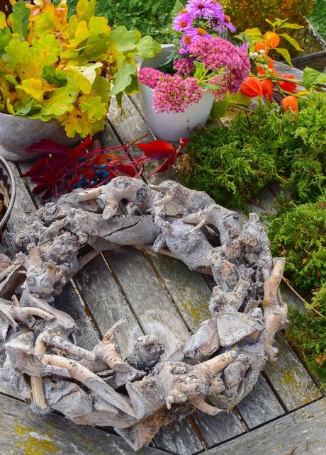 Sunday-Inspiration-Deko-mit-Holzkranz