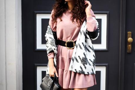 pink sweater dress outfit waist belt fall trend autumn outfit preppy style blogger fashionblogger mode blog samieze berlin