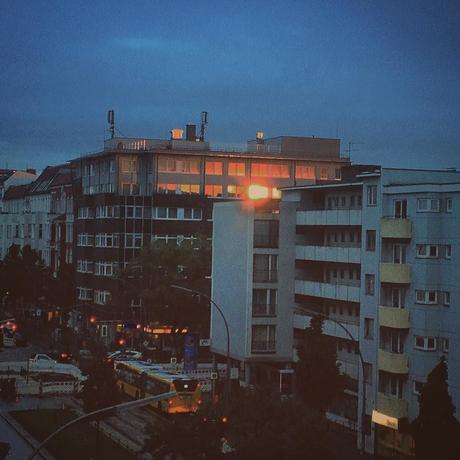 The fall of summer.. | #berlinspiriert #sunset #berlin #berlinview #berlinlove #berlinlife #berlinstagram #igers #igersgermany #potd #photography #photo #ig_berlin #berlincity #igersberlin #igberlin #architecture #blue #reflection #reflectiongram