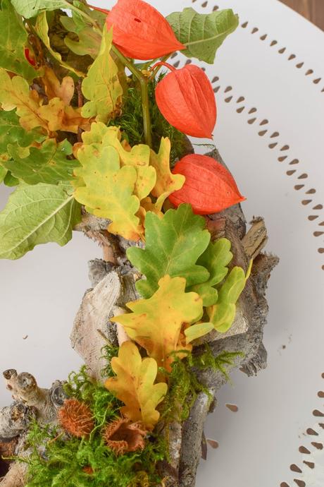 3 Ideen für DIY Kränze für den Herbst: selbermachen Holzkranz Naturdeko Lampionblume Moos Eichenlaub