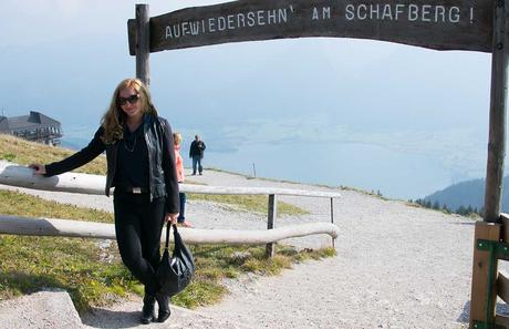 Schafbergbahn und Speedboot fahren am Wolfgangsee