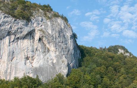 Schafbergbahn und Speedboot fahren am Wolfgangsee