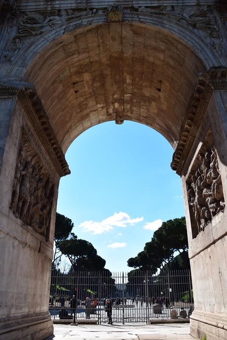 07_Aussicht-Tor-Kolosseum-Colosseo-Citytrip-Rom-Italien