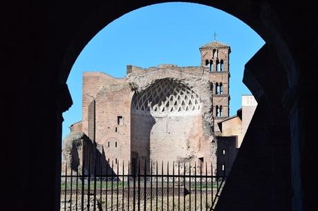 10_Aussicht-Kirchenruine-San-Sebastiano-al-Palatino-Kolosseum-Colosseo-Citytrip-Rom-Italien
