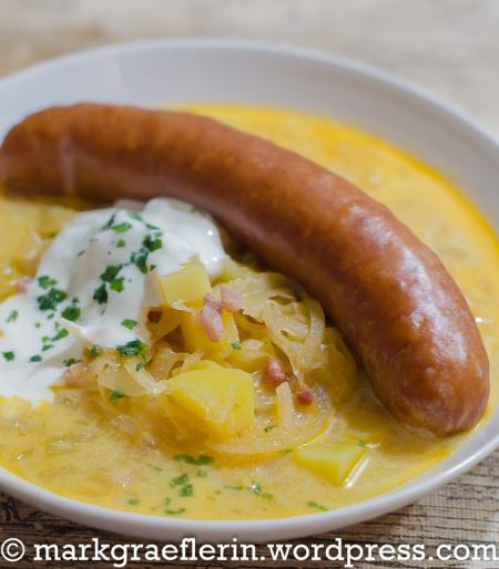 Samstagseintopf: Sauerkrautsuppe mit Kartoffeln, Speck und saurer Sahne ...