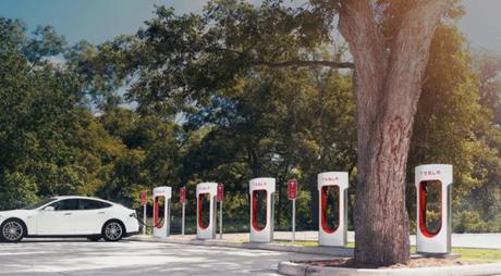 Tesla will Supercharger Stationen zu kleinen Supermärkten ausbauen