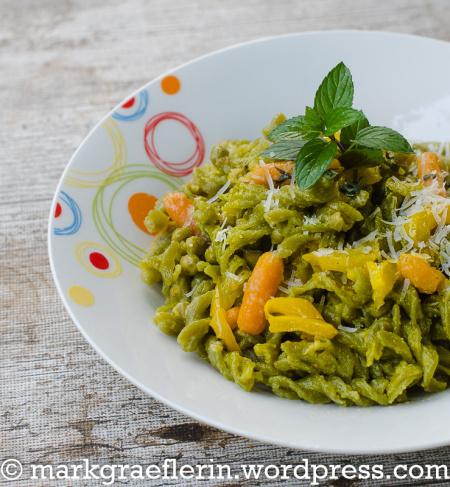 Feierabendküche – Pasta mal anders: Erbsen Fusili mit gelber Paprika und Minze