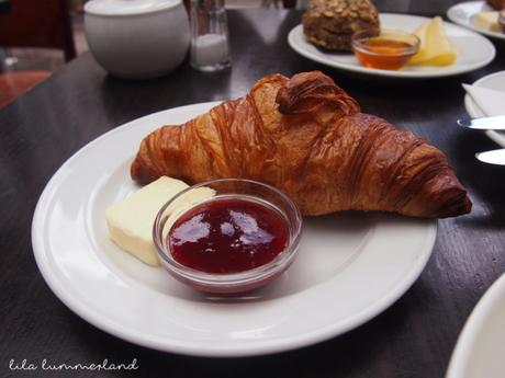 Frühstück im Café Sehnsucht
