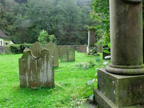 Um die Müngstener Brücke - Grabsteine