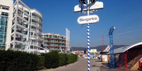 Bulgarien: eine menschenleere Stadt am Sonnenstrand