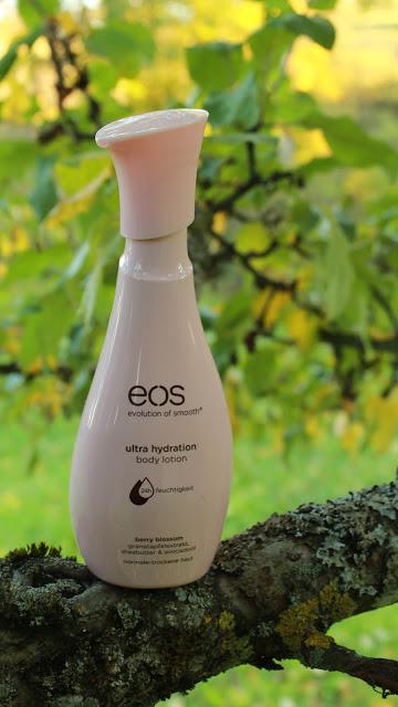 Review EOS Body Lotion Berry Blossom