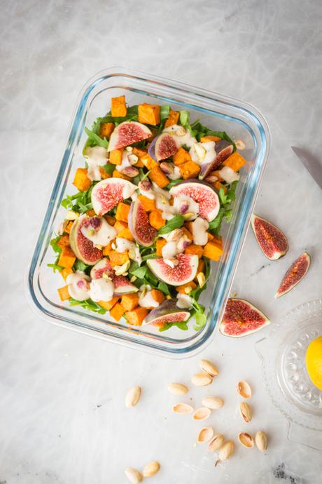 Essen unterwegs: Salat mit Süßkartoffeln und Zitronen-Mus-Dressing (vegan & glutenfrei)