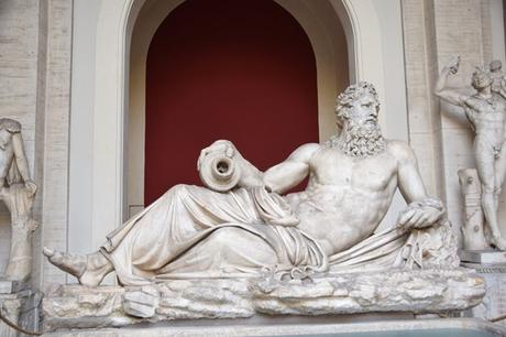 06_liegende-Statue-Vatikan-Vatikanische-Museen-Citytrip-Rom-Italien