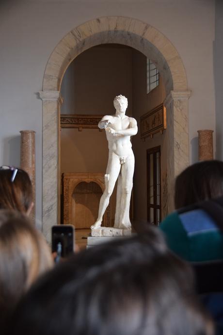 04_Galleria-delle-Statue-Juengling-Vatikan-Vatikanische-Museen-Citytrip-Rom-Italien