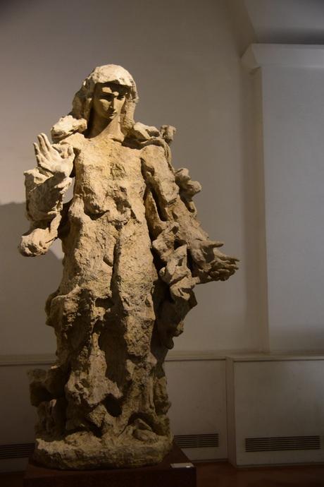 16_Zeitgenoessische-Kunst-Statue-Vatikan-Vatikanische-Museen-Citytrip-Rom-Italien