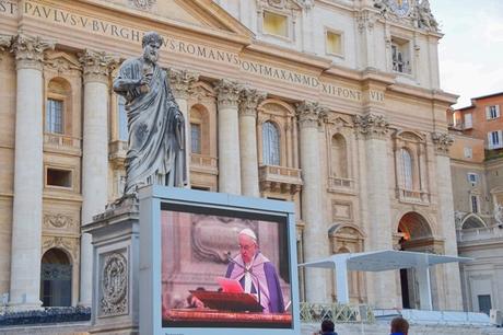28_Papst-Fanziskus-TV-Petersplatz-Petersdom-Vatikan-Citytrip-Rom-Italien