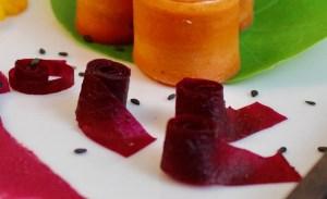 Ein Farbspektakel: Rote-Bete in Fruchtleder & Hummus